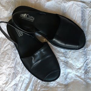 Black peep toe comfy flat sandal